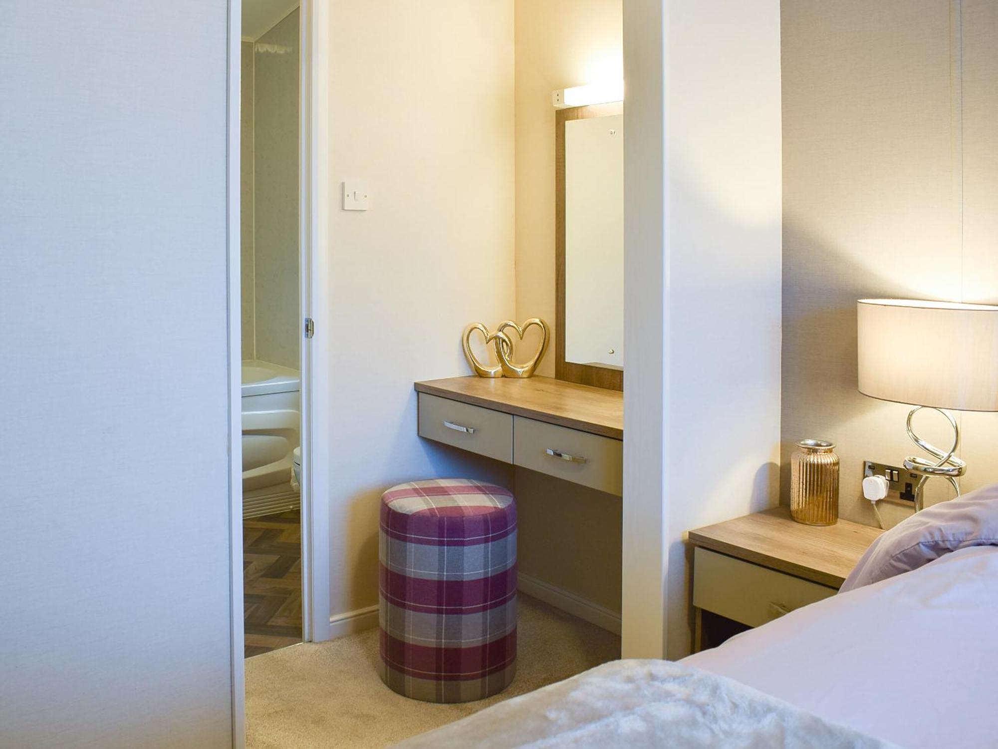 Riverside Lodge ออคเทอราร์เดอร์ ภายนอก รูปภาพ